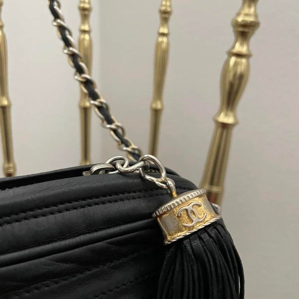 Chanel Black Leather Shoulder Bag - Picture 2 of 4